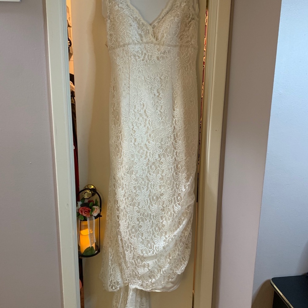 *sale* David’s Bridal lace Sz 12 wedding dress